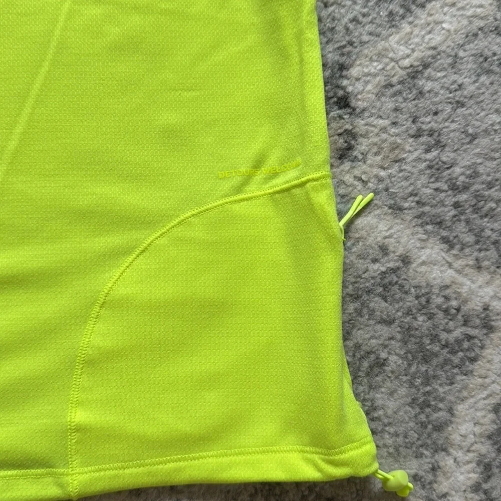 Lululemon Lightweight Cinched Hem Hiking T-Shirt in Highlight Yellow - Picture 4 of 8